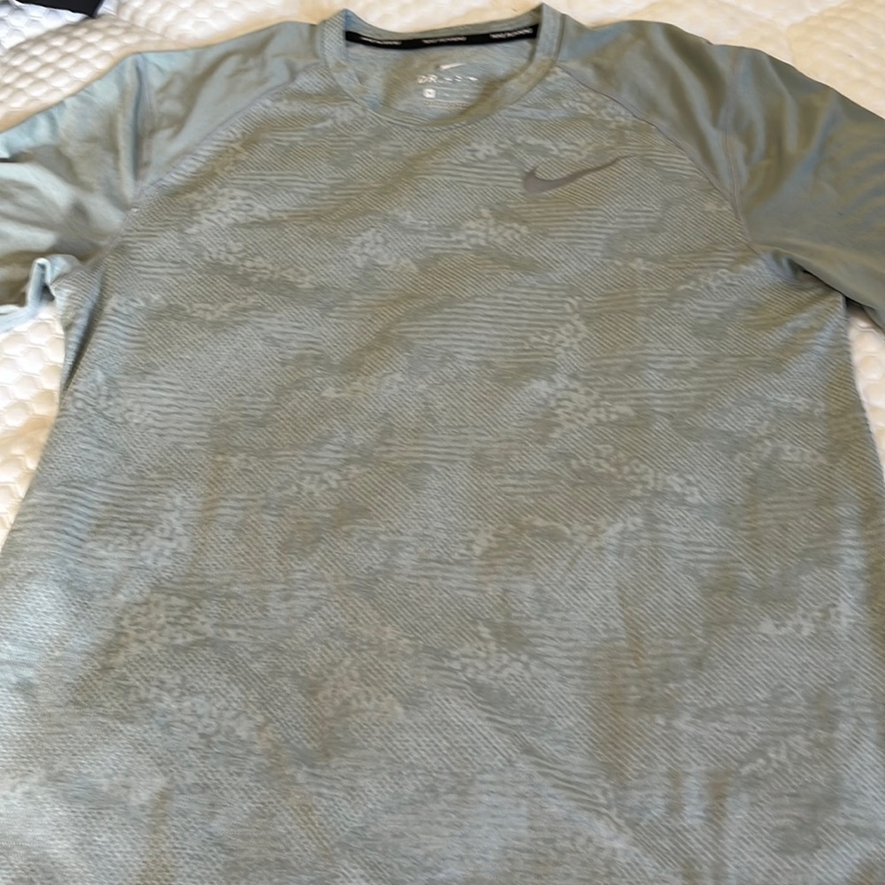 Men’s Nike Running dry fit shirt